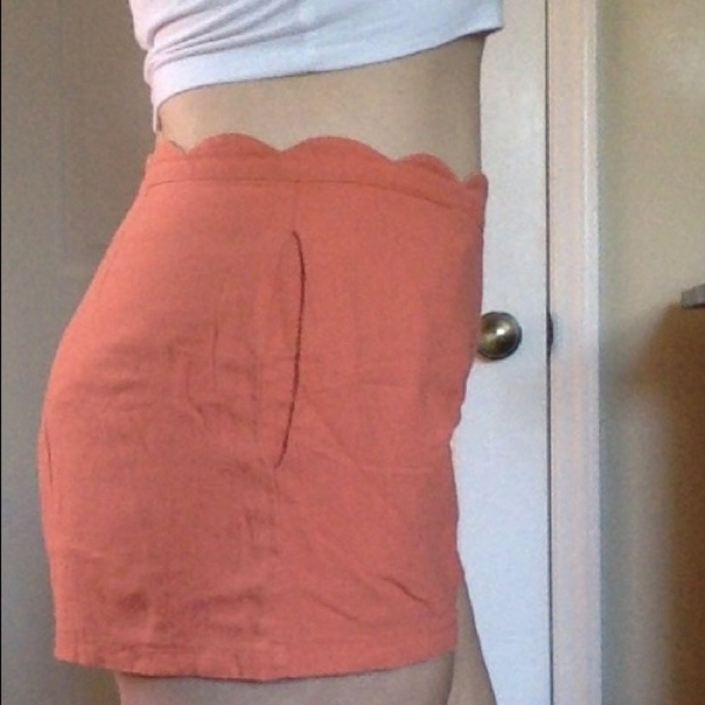 Boutique Scalloped Shorts - Picture 2 of 6